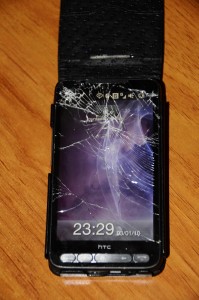 Read more about the article HTC HD2 cracked screens pictures