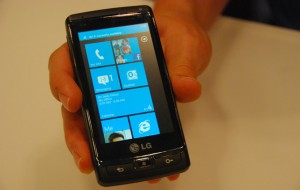 Read more about the article Shortage of Windows Phone 7 devices