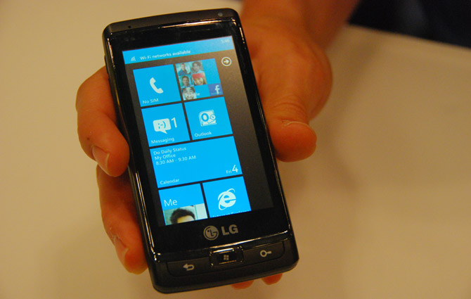 Read more about the article Shortage of Windows Phone 7 devices