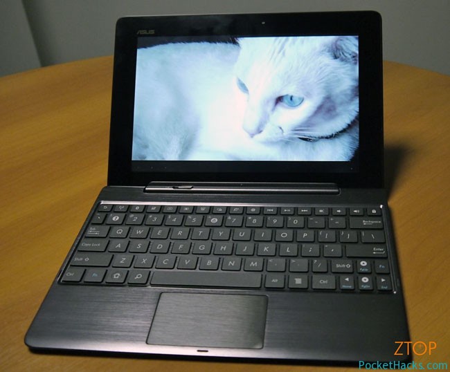 You are currently viewing Tim Cook against tablet/laptop hybrids