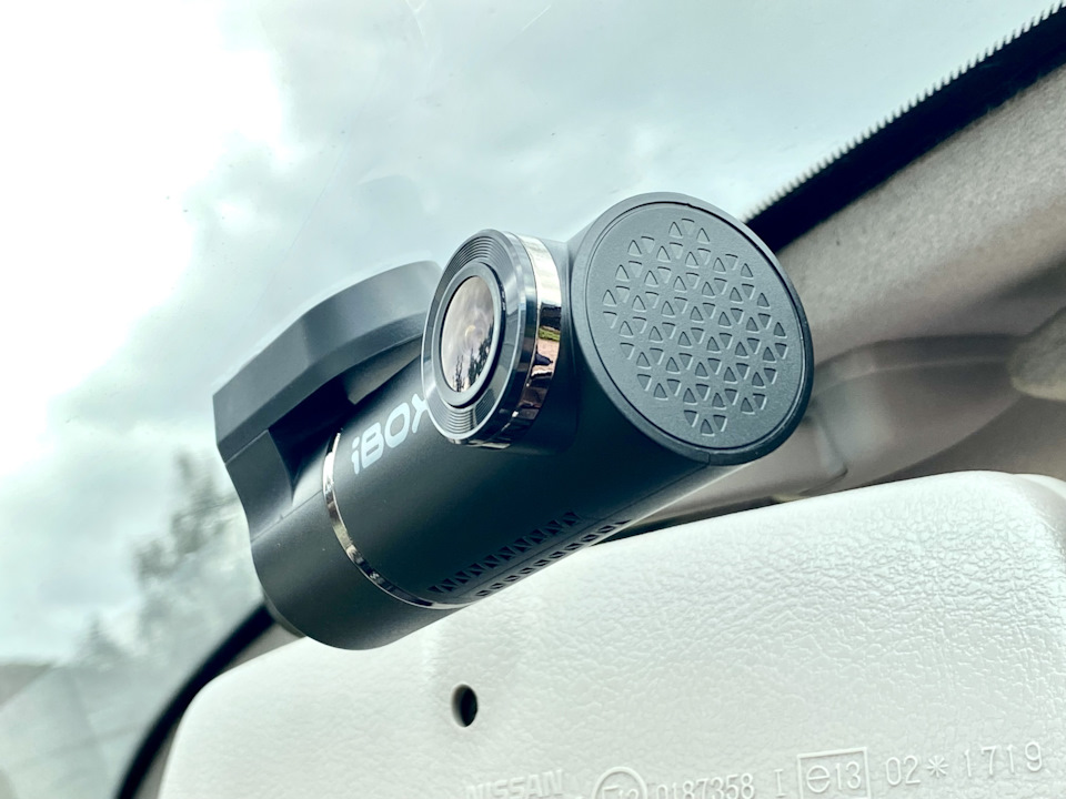 Read more about the article The Best Car Tech Gadgets to Upgrade Your Vehicle