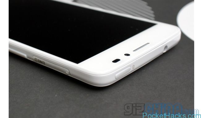 Leaked Images of the 8-core Smartphone TCL Idol X+